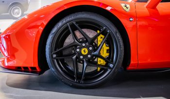 Ferrari F8 Tributo lleno